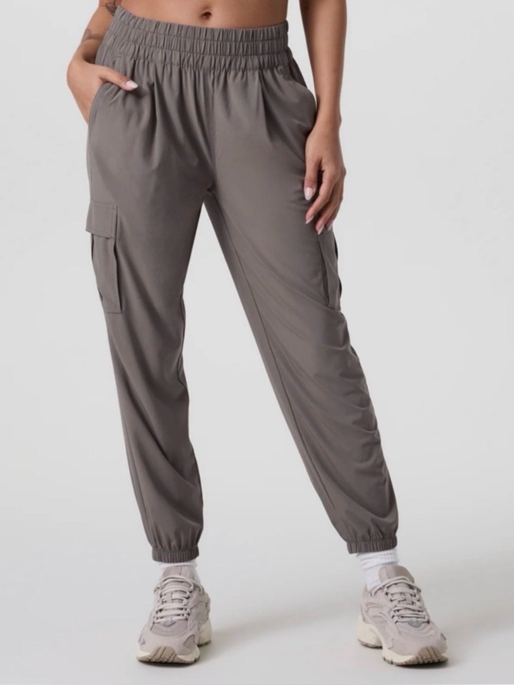 Vuori Women’s Villa Cargo Jogger in Sorrel Brown